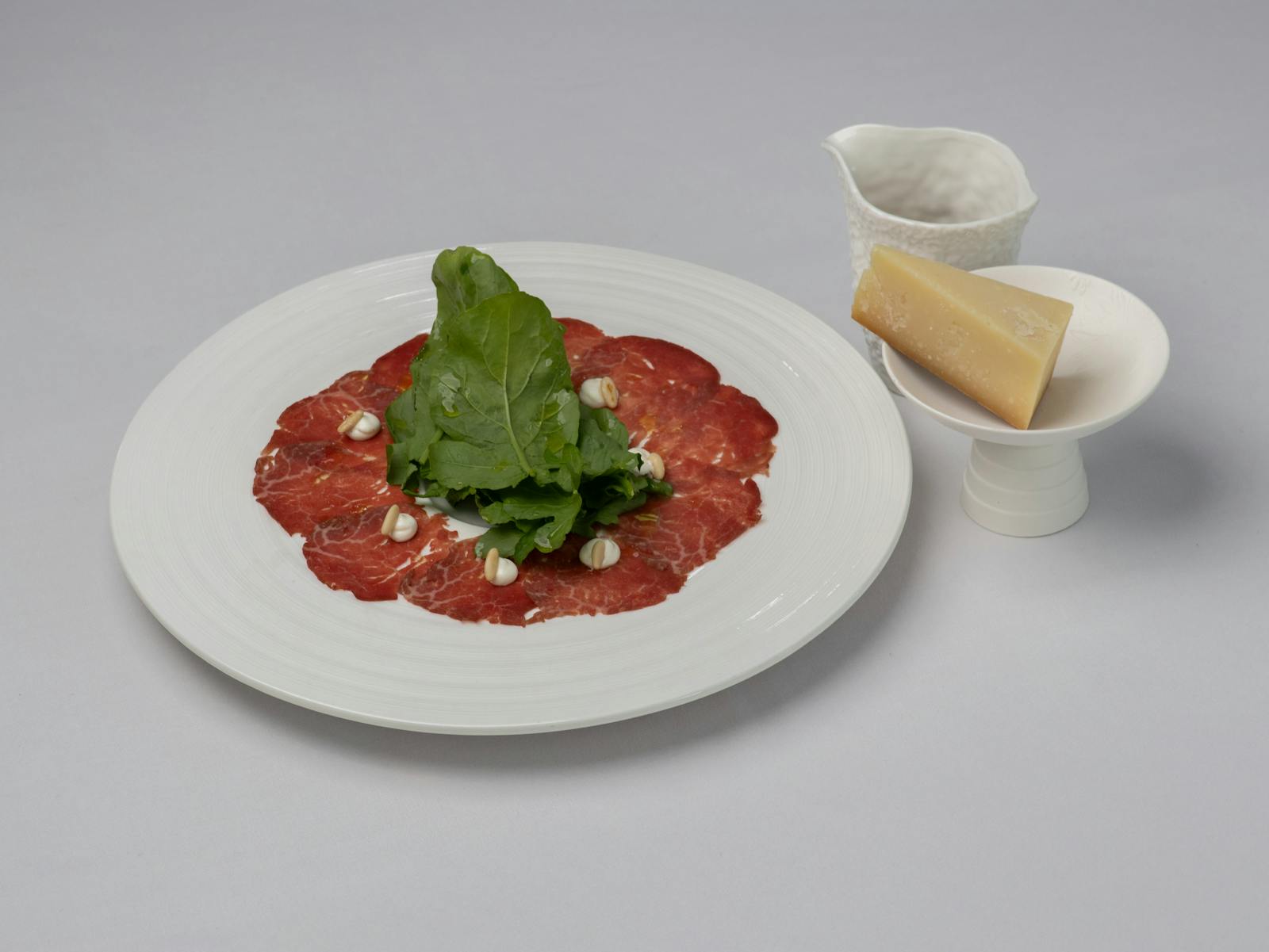 Carpaccio de bœuf, huile d'olive et copeaux de parmesan